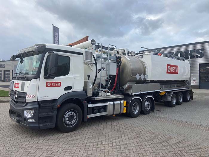 KOKS EcoVac truck trailer combination delivered to REYM Beverwijk